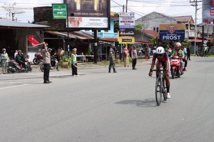 Polres Pematangsiantar sukses melaksanakan pengamanan hari kedua melintasnya Atlet Balap Sepeda PON XXI Aceh-Sumut dari wilayah hukum Polres Pematangsiantar, pada Jumat (13/9/2024) pagi, sekira pukul 09.25 WIB.