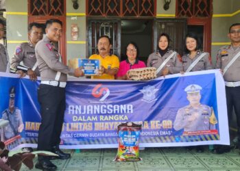 Memperingati Hari Lalu Lintas Bhayangkara Ke-69, Satuan Lalu Lintas (Satlantas) Polres Simalungun, melaksanakan anjangsana untuk mempererat silaturahmi dengan para purnawirawan dan warakawuri Polri.