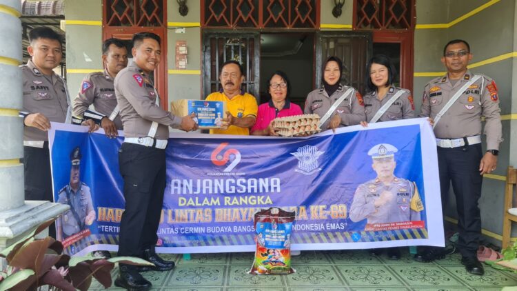 Memperingati Hari Lalu Lintas Bhayangkara Ke-69, Satuan Lalu Lintas (Satlantas) Polres Simalungun, melaksanakan anjangsana untuk mempererat silaturahmi dengan para purnawirawan dan warakawuri Polri.