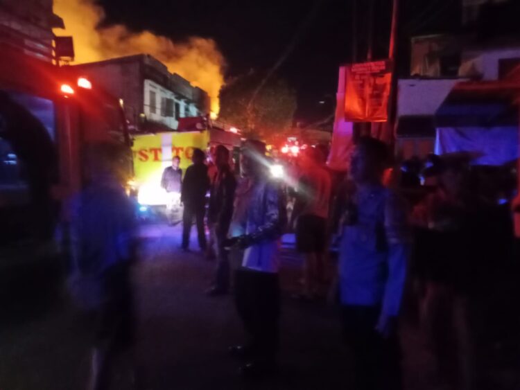 25 unit rumah warga terbakar di Jalan Wahidin Siantar, PT. STTC terjunkan dua unit Mobil Damkar, pada Senin pagi lalu (23/9/2024), sekitar pukul 03.30 WIB.