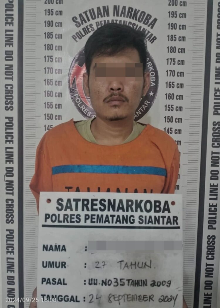 Foto tersangka yang diamankan Satuan Reserse Narkoba Polres Pematangsiantar.