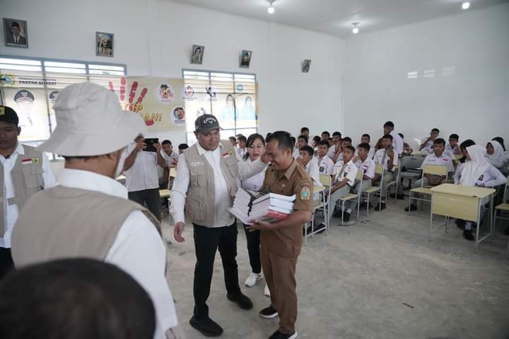 Bupati Pakpak Bharat, Franc Bernhard Tumanggor, hadir di SMK Negeri Siempat Rube, Kecamatan Siempat rube.