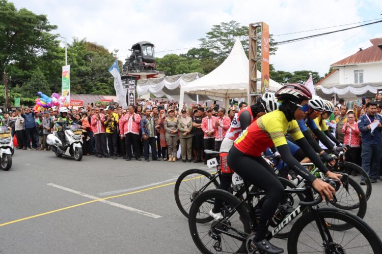 Polres Pematangsiantar melaksanakan pengamanan jalur dan pengawalan melintasnya Cabor Bike Jarak Pendek Putri dan Jarak Jauh Putra yang melintasi wilayah hukum Polres Pematangsiantar menuju Parapat sebagai finish.