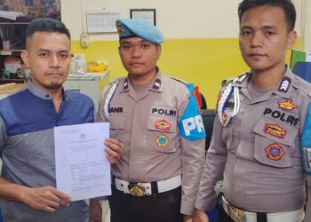 Sie Propam Polres Simalungun menyerahkan Surat Keputusan Pemberhentian Tidak Dengan Hormat (PTDH) kepada Brigpol Muhammad Sugeng, di Lembaga Pemasyarakatan Kelas IIA Rantauprapat, pada Jumat (20/9/2024) sore, sekitar pukul 14.30 WIB.