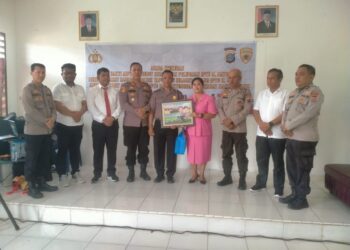 Foto bersama disela kegiatan.