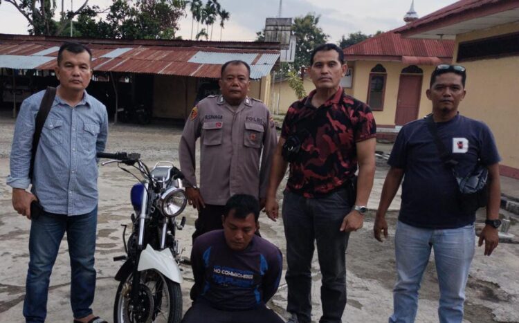 Foto salah satu pelaku dan barang bukti sepeda motor yang diamankan Polisi.