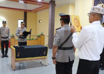 Kapolres Pematangsiantar, AKBP Yogen Heroes Baruno, SH, SIK, pimpin penyerahan jabatan Kapolsek Siantar Martoba, pada Senin (30/9/2024), pukul 14.00 WIB, di LT II Ruang Press Room Polres Pematangsiantar.