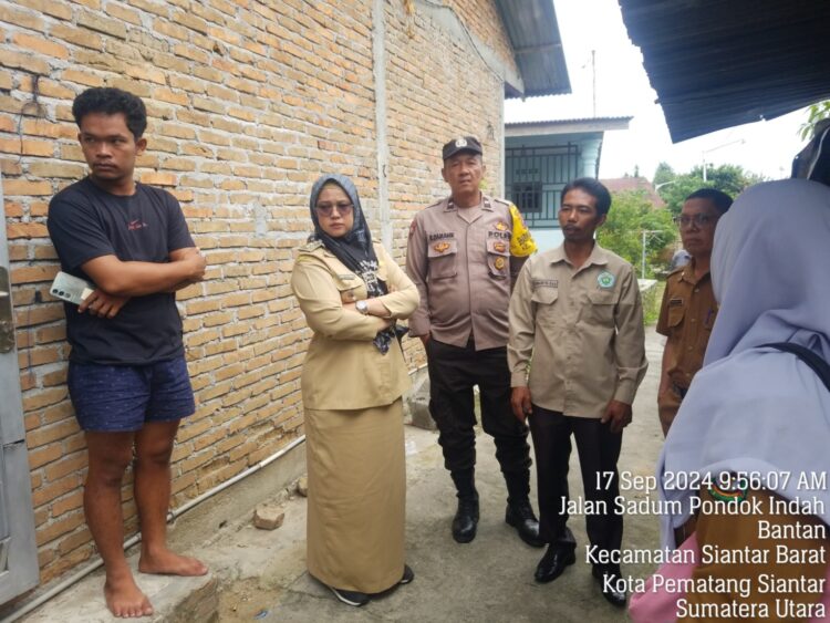 Bhabinkamtibmas Kelurahan Bantan, AIPDA Rayendra P. Damanik, gerak cepat (Gercep) merespon laporan warga soal pemuda diduga Orang Dalam Gangguan Jiwa (ODGJ), berinisial OKS (25), yang menganiaya orangtuanya.