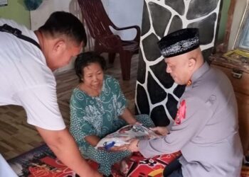 Polsek Perdagangan gelar Jumat Barokah, memberikan bantuan sembako untuk warga kurang mampu, pada Jumat (20/9/2024).