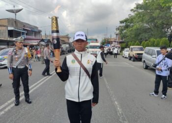 Polres Simalungun kawal Kirab Api PON XXI Tahun 2024 Aceh-Sumut, pada Senin (2/9/2024).
