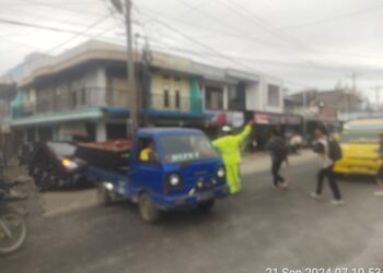 Polsek Tanah Jawa terus aktif melakukan kegiatan pengamanan dan pengaturan lalu lintas, di pagi hari.