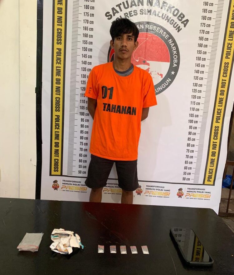 Foto pelaku dan barang bukti yang diamankan Polsek Tanah Jawa.