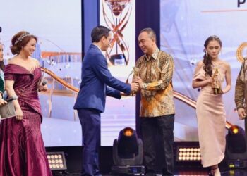 Polri raih Penghargaan Kementerian dan Lembaga Negara Award 2024 dengan Pelayanan dan Komunikasi Terbaik.