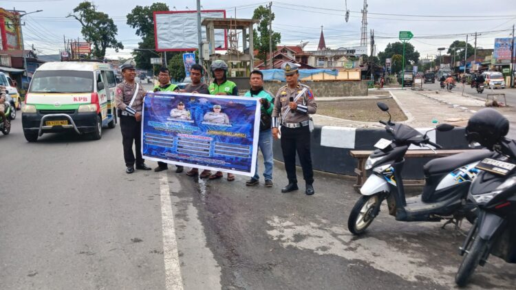 Satuan Lalulintas Polres Pematangsiantar melaksanakan kegiatan preemtif, di Jalan Parapat Simpang Dua, Kota Pematangsiantar, pada Jumat (18 /10/2024) pagi lalu, pukul 09.00 WIB.