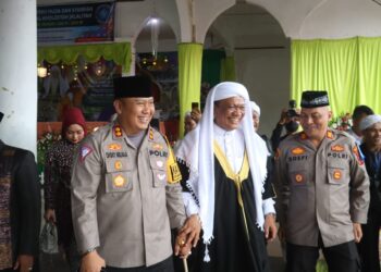 Kapolres Simalungun, AKBP Choky Sentosa Meliala, S.I.K., S.H., M.H, menghadiri Sidang Munaqasyah Ke-34 Syekh Muda dan Syarifah Thariqat Naqsyabandiyah Al-Kholidiyah Jalaliyah.