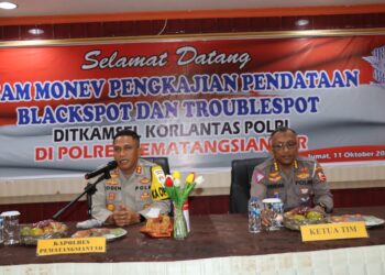 Kapolres Pematangsiantar, AKBP Yogen Heroes Baruno, S.H., S.I.K, sambut kunjungan kerja (Kunker) Tim Monev Pengkajian dan Pendataan Black Spot dan Trouble Spot  Ditkamsel Korlantas Polri, pada Jumat  (11/10/2024) pagi, pukul 09.00 WIB.