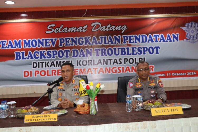 Kapolres Pematangsiantar, AKBP Yogen Heroes Baruno, S.H., S.I.K, sambut kunjungan kerja (Kunker) Tim Monev Pengkajian dan Pendataan Black Spot dan Trouble Spot  Ditkamsel Korlantas Polri, pada Jumat  (11/10/2024) pagi, pukul 09.00 WIB.