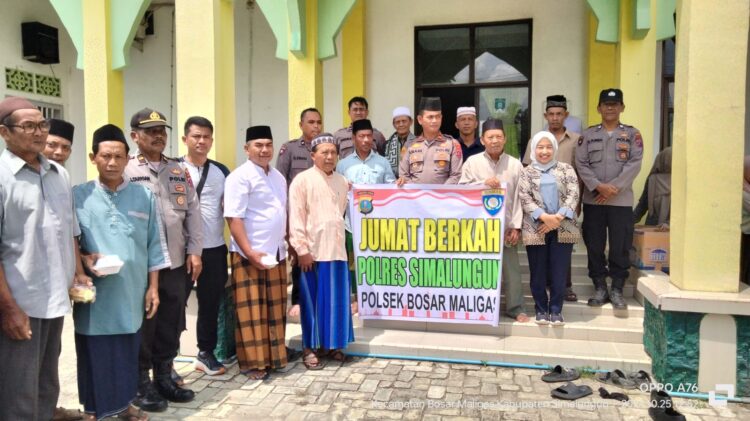 Kapolsek Bosar Maligas, IPTU Sonni G Silalahi, SH, menggelar kegiatan Jumat Berkah, di Masjid Jami, Kelurahan Bosar Maligas, Kecamatan Bosar Maligas, Kabupaten Simalungun, Jumat (25/10/2024), pukul 13.00 WIB.