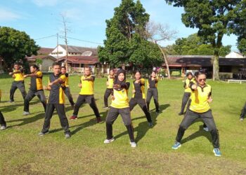 Polres Siantar laksanakan Tes Kesamaptaan Jasmani dan Beladiri Berkala Polri Semester II TA. 2024, pada Jumat (04/10/2024), sekitar pukul 08.30 WIB, di Lapangan Aspol Polres Pematangsiantar, Kecamatan Siantar Timur, Kota Pematangsiantar.