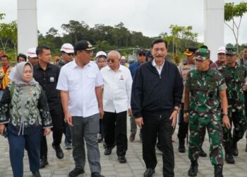 Menko Marves, Luhut Binsar Pandjaitan, tinjau kembali progres pembangunan Taman Sains Teknologi Herbal dan Hortikultura (TSTH2) dan Food Estate, di Kecamatan Pollung, Kabupaten Humbang Hasundutan (Humbahas), Sumatera Utara, Sabtu (14/09/2024).