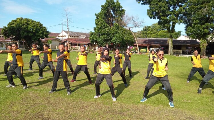 Polres Siantar laksanakan Tes Kesamaptaan Jasmani dan Beladiri Berkala Polri Semester II TA. 2024, pada Jumat (04/10/2024), sekitar pukul 08.30 WIB, di Lapangan Aspol Polres Pematangsiantar, Kecamatan Siantar Timur, Kota Pematangsiantar.