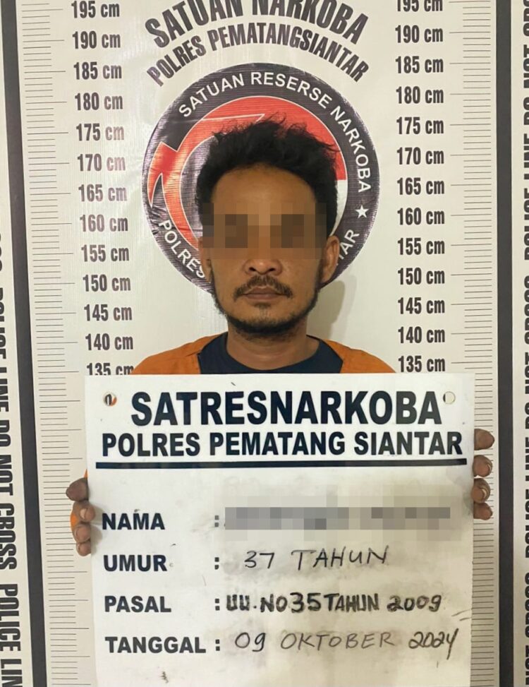 Foto tersangka yang diamankan Polres Pematangsiantar.