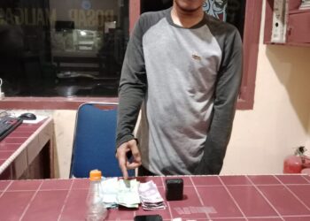 Foto pelaku dan barang bukti yang diamankan Polsek Bosar Maligas.