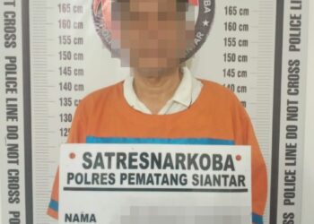 Foto pelaku yang diamankan Tim Opsnal Satuan Reserse Narkoba Polres Pematangsiantar.