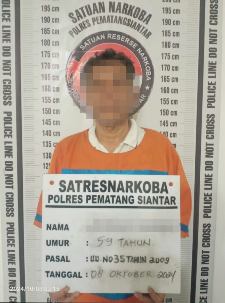 Foto pelaku yang diamankan Tim Opsnal Satuan Reserse Narkoba Polres Pematangsiantar.