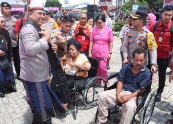 Kapolda Sumatera Utara, Inspektur Jenderal (Irjen) Whisnu Hermawan Februanto, S.I.K, M.H, bersama rombongan pejabat utama Polda Sumut, melakukan kunjungan kerja ke Kabupaten Simalungun, pada Rabu (30/10/2024), dalam rangka bakti sosial dan kesehatan gratis bagi masyarakat.