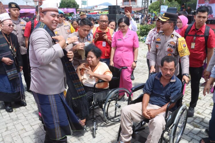 Kapolda Sumatera Utara, Inspektur Jenderal (Irjen) Whisnu Hermawan Februanto, S.I.K, M.H, bersama rombongan pejabat utama Polda Sumut, melakukan kunjungan kerja ke Kabupaten Simalungun, pada Rabu (30/10/2024), dalam rangka bakti sosial dan kesehatan gratis bagi masyarakat.