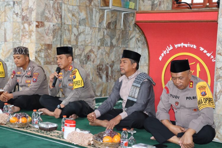 Kapolres Pematangsiantar, AKBP Yogen Heroes Baruno, SH, SIK, hadiri peringatan Maulid Nabi Muhammad SAW 1446 H/2024 M, di Masjid Safarul Qadri Polres Pematangsiantar, pada Kamis (3/10/2024) pagi, sekira pukul 09.00 WIB.