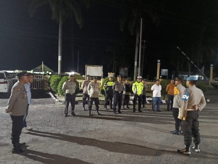 Polres Simalungun menggelar apel malam back up stand by untuk mengantisipasi potensi gangguan keamanan dan ketertiban masyarakat (Kamtibmas) di malam hari.