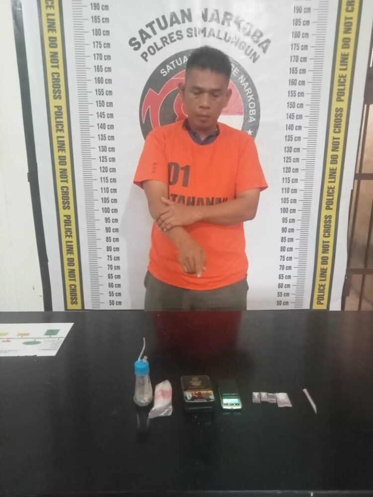 Foto pelaku dan barang bukti yang diamankan Polsek Bosar Maligas.