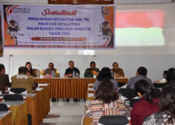 Bawaslu Humbahas melaksanakan sosialisasi pengawasan netralitas Aparatur Sipil Negara (ASN), TNI, Polri dan Kepala Desa dalam rangka Pemilihan Serentak Tahun 2024, di Aula Hotel Martin Anugrah Doloksanggul, Jumat (18/10/2024).