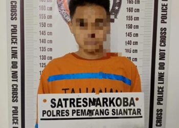 Foto pelaku yang diamankan Tim Opsnal Satuan Reserse Narkoba Polres Pematangsianțar.