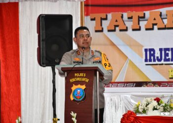 Kapolda Sumatera Utara (Sumut), Irjen. Pol Whisnu Hermawan Februanto, S.I.K, M.H, melakukan pertemuan dengan para personil Polres Pematangsiantar, di Aula Widya Satya Brata Polres Pematangsiantar, Rabu (31/10/2024) siang.