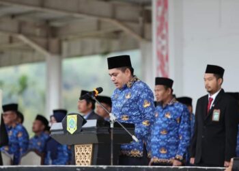 Pjs. Bupati Pakpak Bharat, Dr. Naslindo Sirait, SE, MM, memimpin upacara peringatan Hari Kesaktian Pancasila Tahun, di Lapangan Kasean Banurea, Napa Sengkut Salak, Selasa (01/10/2024).