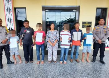 Kasat Binmas Polres Pematangsiantar, AKP Jahrona Sinaga, SH, melakukan pembinaan terhadap empat orang anak di bawah umur atau remaja yang diamankan hasil pelaksanaan Kegiatan Rutin Yang Ditingkatkan (KRYD).