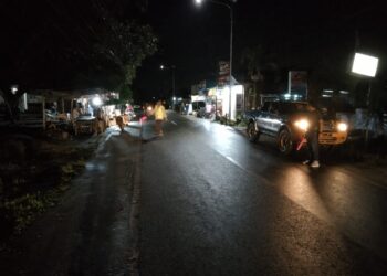 Polsek Tanah Jawa - Polres Simalungun melaksanakan patroli blue light guna mengantisipasi balap liar dan gangguan kamtibmas, pada Sabtu (12/10/2024) malam.