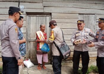 Polsek Tanah Jawa, melaksanakan "Minggu Kasih" di Huta I dan Huta III, Nagori Baliju, Kecamatan Tanah Jawa, Kabupaten Simalungun, pada Minggu (27/10/2024), pukul 11.00 WIB.