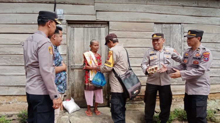 Polsek Tanah Jawa, melaksanakan "Minggu Kasih" di Huta I dan Huta III, Nagori Baliju, Kecamatan Tanah Jawa, Kabupaten Simalungun, pada Minggu (27/10/2024), pukul 11.00 WIB.