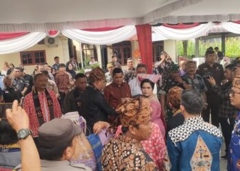 Kasat Binmas, AKP Jahrona Sinaga, SH, menghadiri launching Kampung Pengawasan Partisipatif Kota Pematangsiantar, di Jl. Dalil Tani Ujung, Kelurahan Tomuan, Kecamatan Siantar Timur, pada  Kamis (24/10/2024) pagi, sekira pukul 09.30 WIB.