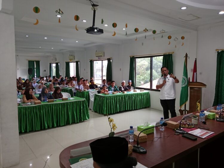 Kasat Narkoba Polres Pematangsiantar, AKP Jhonny H. Pasaribu, S.H, M.H, menjadi narasumber dalam seminar pendidikan anti narkoba untuk pelajar dan Mahasiswa Islam Kota Pematangsiantar.