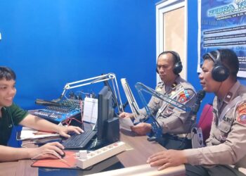 Polres Pematangsiantar melaksanakan Talk Show Radio dalam rangka Operasi Zebra Toba 2024, bertempat di Cash Dangdut FM 88,6 FM, Jl. Maluku Atas, kelurahan Bukit Sofa, Kecamatan Siantar Sitalasari, pada Kamis (17/10/2024) pagi, pukul 10.00 WIB.