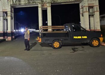 Polsek Raya melaksanakan patroli malam, di wilayah hukumnya, pada Senin (14/10/2024) malam, mulai sekitar pukul 22.30 WIB.