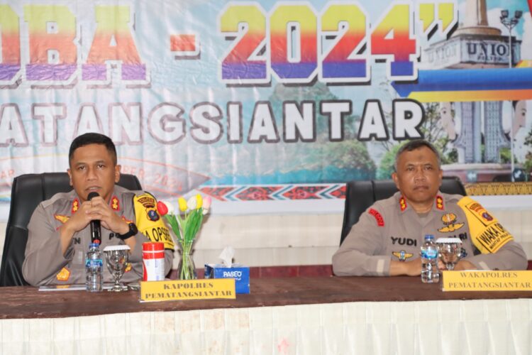 Kapolres Pematangsiantar, AKBP Yogen Heroes Baruno, SIK, MH, pimpin pelaksanaan Pra Operasi Zebra Toba Tahun 2024, pada Senin (14/10/2024) pagi, pukul 09.00 WIB, di Aula Widya Satya Brata Polres Pematangsinatar.