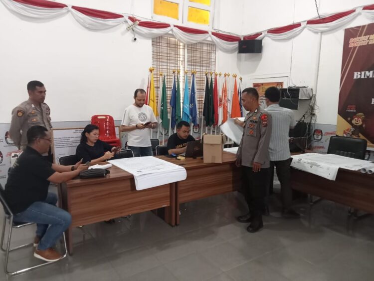 Polres Pematangsiantar sigap melakukan pengamanan di kantor Komisi Pemilihan Umum (KPU) dan Badan Pengawas Pemilihan Umum (Bawaslu).