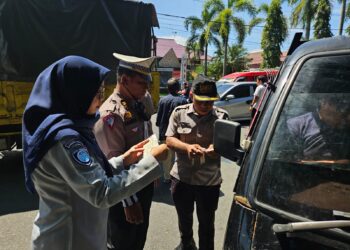 Polres Pematangsiantar melalui Satuan Lalu Lintas, bersama UPTD Samsat Pematangsiantar, menggelar operasi gabungan yang dipimpin Kasat Lantas, AKP Gabriellah A. Gultom, SIK, MH dan Ka UPTD Samsat Pematangsiantar, Fuad G. Damanik, S. STP, M. Si.