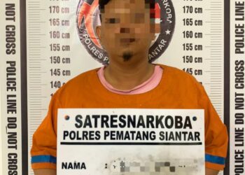 Foto pelaku yang diamankan Opsnal Satuan Reserse Narkoba Polres Pematangsiantar.